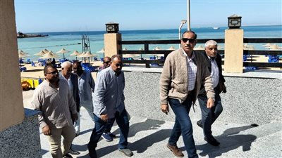 استعدادًا لعيد الفطر.. رئيس مدينة الغردقة يتفقد الشواطئ العامة| صور