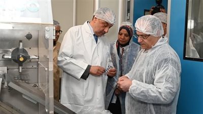 وزير قطاع الأعمال ورئيس هيئة الدواء يتفقدان تطوير شركات العربية وممفيس والنيل للأدوية
