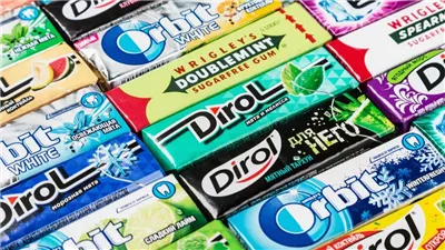 هل تحتوي العلكة على البلاستيك؟.. دراسة تكشف الحقيقة