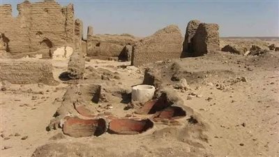 بعد الانتهاء من الحفائر.. مصدر: تسجيل الآثار المُكتشفة بمدينة أنصنا ورفع تقريرا للجهات المختصة