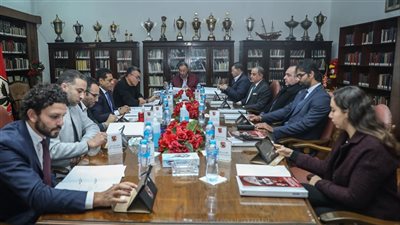 الانسحاب كارثة كبيرة.. شركة الأهلي توصي باستكمال مسابقة الدوري | بث مباشر