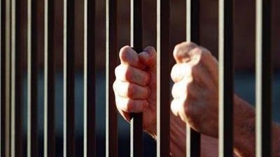  تجديد حبس شخصين 15 يومًا بتهمة ممارسة أعمال منافية للآداب في نهار رمضان بمدينة دهب