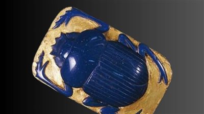 المتحف المصري بالتحرير يعلن عرض جعران من الزجاج يعود للعصر اليوناني الروماني