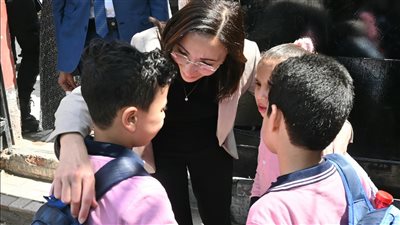 خلال زيارة مفاجئة.. محافظ البحيرة تهنئ طلاب مدرسة علي الجارم برشيد بمناسبة العيد| صور