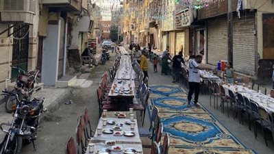 فطروا 3000 صائم.. أهالي المنشية بالأقصر يفرشون الحي بالسجاد لاستقبال ضيوف الرحمن