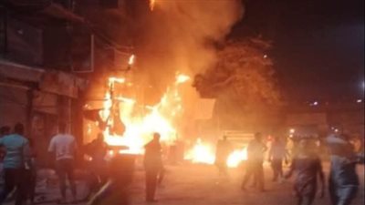 السيطرة على حريق مطعم مأكولات بمنطقة أبو عرب بالمنيا بعد امتداده إلى عقار مجاور | بث مباشر