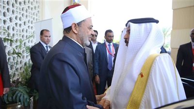 ملك البحرين يجري اتصالًا هاتفيا بشيخ الأزهر للاطمئنان على صحته ويهنئه بعيد الفطر المبارك