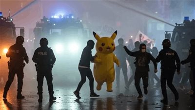 بعد اعتقال رئيس بلدية إسطنبول.. متظاهرين بزي بيكاتشو وسط اشتباكات مع الشرطة في تركيا