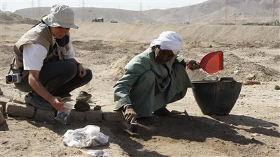 انتهاء أعمال حفائر البعثة الأثرية في منطقة دير البلاص بقنا | صور