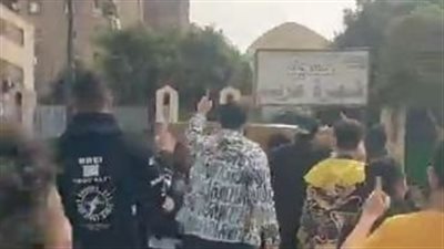 وصول جثمان إبراهيم الطوخي إلى المسجد لأداء صلاة الجنازة عليه| بث مباشر 