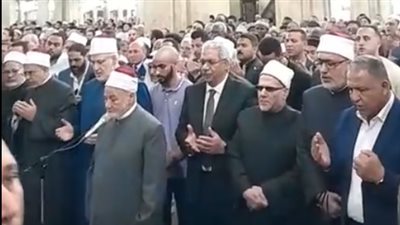 بحضور الضويني.. بدء صلاة الجنازة على الدكتور محمد المحرصاوي رئيس جامعة الأزهر السابق 