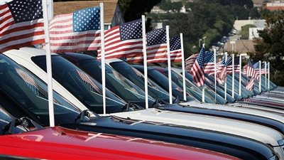 الرسوم الجمركية الأمريكية على السيارات تهز الصناعة العالمية مع ارتفاع الأسعار 