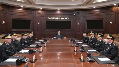 وزير الداخلية يجتمع بالقيادات الأمنية لمتابعة خطط تأمين احتفالات المناسبات الدينية والقومية