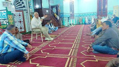 محافظ الوادي الجديد يلتقي أهالي حي المروة.. ويوجه بسرعة حل مشكلة ضعف المياه