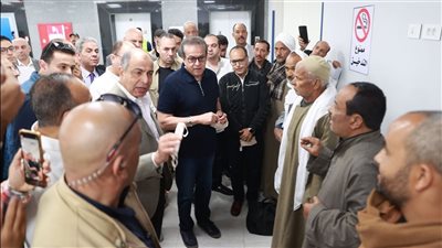 بعد شكوى مرضى الغسيل الكلوي بالمنيا.. وزير الصحة يوجه بمضاعفة أعداد التمريض في القسم وخفض فترة الانتظار