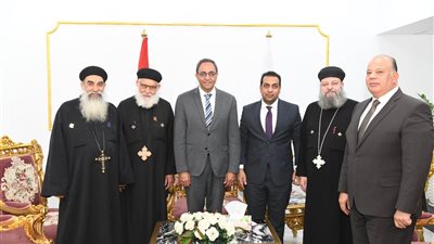 محافظ قنا يستقبل وفود الكنائس لتقديم التهنئة بعيد الفطر المبارك