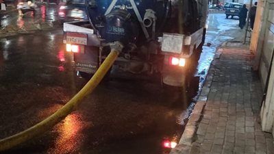 الشوارع غرقت.. انفجار ماسورة مياه رئيسية أمام ديوان عام محافظة الغربية 