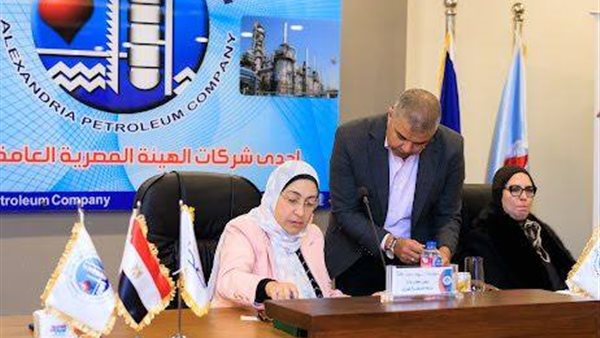 جانب من توقيع البروتوكول