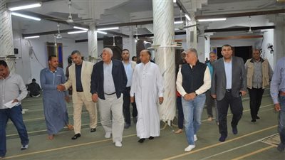 بقيمة 500 ألف جنيه.. محافظ الوادي الجديد يدعم مسجد الزهور بالداخلة