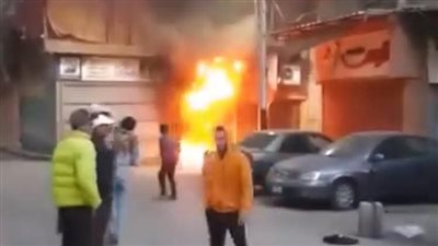 متنكرًا بملابس نسائية.. شخص يشعل النيران في محل كوافير بدمياط