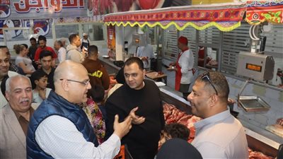 محافظ القليوبية يتابع الأسواق للاطمئنان على توافر السلع الغذائية بمدن طوخ وبنها