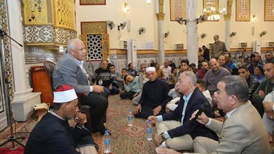 محافظ الوادي الجديد يختتم اللقاءات الرمضانية بالمجمع الإسلامي بموط