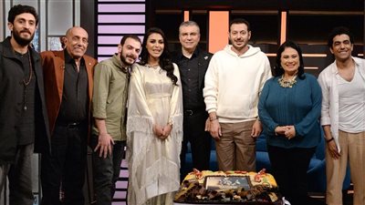 مصطفى شعبان وأسرة مسلسل حكيم باشا ضيوف عمرو الليثي في سهرة أول أيام العيد