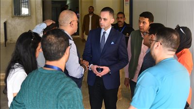 أحدثت نقلة نوعية.. نائب وزير الصحة يكافئ مسؤولة غرفة التشخيص عن بعد بمستشفى الحمام المركزي