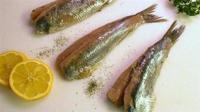 طريقة عمل الرنجة بالزيت والليمون.. وصفة جديدة جربيها في شم النسيم