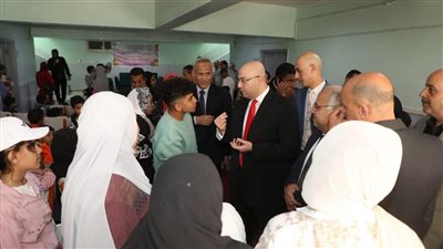 محافظ بني سويف يُعيّد على الأيتام ويتفقد أحوال المُسنين ويقدم لهم التهنئة أول أيام عيد الفطر المبارك