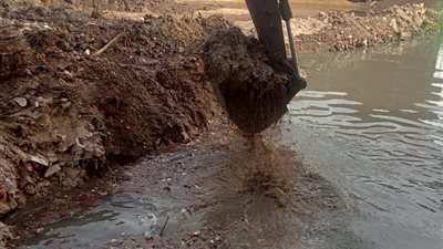 جهود مكثفة لعلاج الآثار الناجمة عن زيادة منسوب المياه بمصرف غيط العلو بسنورس في الفيوم 