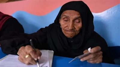 أيقونة محو الأمية.. وفاة الحاجة زبيدة عبد العال عن عمر يناهز 89 عامًا | بث مباشر