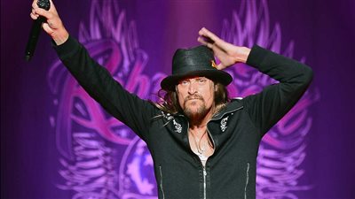 بـ مرحاض ذهبي.. كيد روك الأمريكي يكشف عن البيت الأبيض المصغر بعد 20 عامًا من البناء 