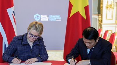 بدعم مليون جنيه إسترليني.. بريطانيا وفيتنام توقعان اتفاقية لمكافحة الاتجار بالبشر