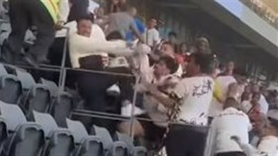 خناقة وضرب.. اشتباكات عنيفة بين جماهير الزمالك في المدرجات خلال مباراة ستيلينبوش | بث مباشر