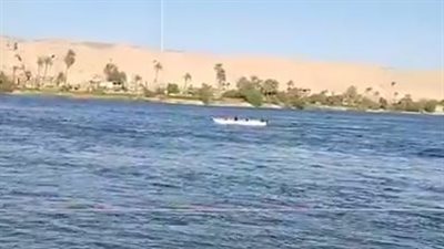 جهود مكثفة للبحث عن جثة فتاة سقطت في النيل من أعلى كوبري أخميم بسوهاج | بث مباشر