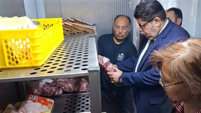 حملة مكبرة على عدد من المحال التجارية بحي غرب القاهرة لمراقبة الأسعار وضبط الأسواق| صور