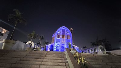 دعمًا لذوي التوحد.. الكاتدرائية المرقسية تضيء أنوارها باللون الأزرق | صور 