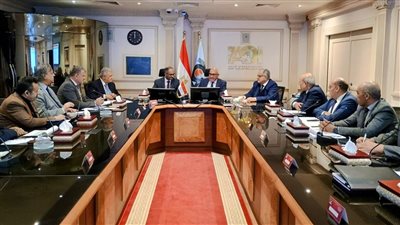 قيادات الإسكان والهيئة العربية للتصنيع يعقدان اجتماعا لمتابعة مشروعات مبادرة حياة كريمة