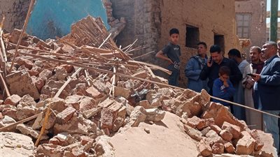 استجابة لـ القاهرة 24 | محافظة سوهاج تبحث حالة صاحب المنزل المنهار بنزلة الدقيشية│ صور