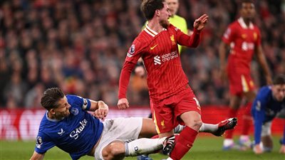 قائد إيفرتون يعتذر لـ ماك أليستر بسبب التدخل العنيف في ديربي الميرسيسايد