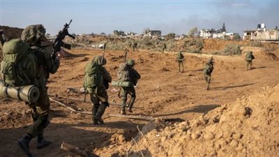 وول ستريت جورنال: جندي إسرائيلي يعترف بإطلاق النار على مدنيين غزيين يحملون أعلامًا بيضاء