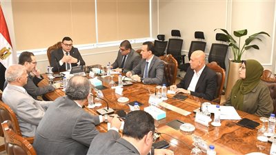 وزير الإسكان يتابع ملفات العمل بهيئة المجتمعات العمرانية الجديدة.. ويُصدر حزمة من التوجيهات لمسئوليها