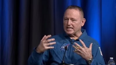 رائد فضاء بوكالة ناسا يكشف سر بقائه على قيد الحياة لمدة 286 يومًا عالقًا في الفضاء