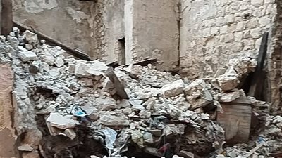 الصور الأولى لانهيار منزل بحي الجمرك في الإسكندرية