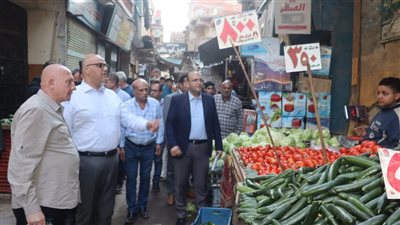للاطمئنان على أسعار السلع وتوفرها.. محافظ القليوبية يتفقد أسواق الخضروات والفاكهة بالخصوص 