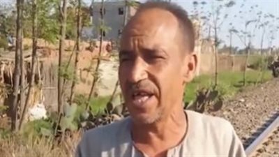 والد المتهم برشق الحجارة على قطار شبين الكوم: ابني مستقبله هيضيع| بث مباشر 