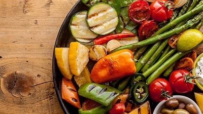 باحثون يحددون نظاما غذائيا يمنح العيش حتى عمر 100 عام| دراسة 