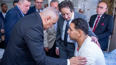 بعد واقعة عمرو أديب.. رئيس جامعة طنطا يتفقد مستشفى الطوارئ ويطمئن على حالة ضحية هجوم النمر 