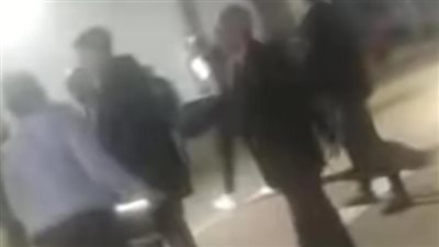 مشاجرة وألفاظ خادشة للحياء.. فتاة أمن تحاول الاعتداء على زميلها بطفاية بمجمع السويس الطبي| بث مباشر
